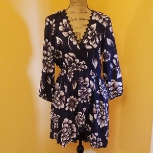 Band of Gypsies navy white floral 3/4 sleeve dress